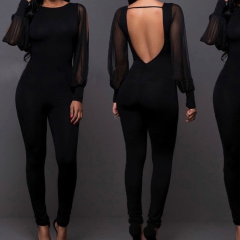 ONE-PIECE BLACK ROMPER